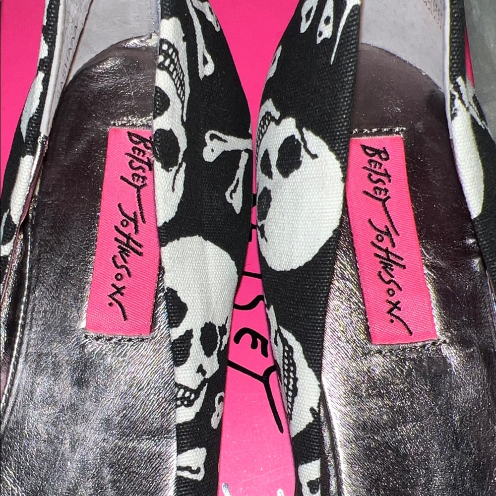Betsey Johnson Black Skull Print Flats with Silver Toes - Picture 4 of 13